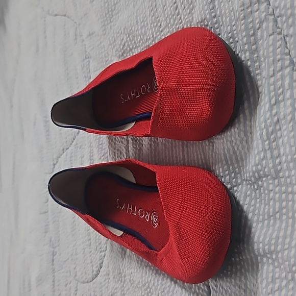 Red Rothy's round toe 8.5 - Picture 4 of 5